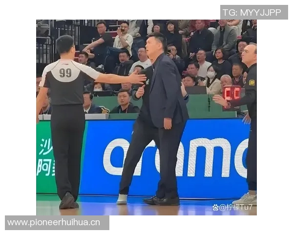 小卡强调进攻战术执行力与防守协作的重要性以提升球队整体表现 小卡强调进攻战术执行力与防守协作的重要性以提升球队整体表现