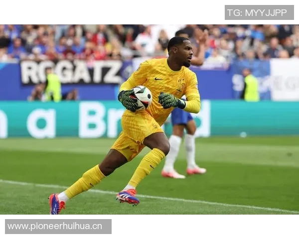 莫雷托透露迈尼昂与米兰续约谈判停滞球员或将明年离队 莫雷托透露迈尼昂与米兰续约谈判停滞球员或将明年离队