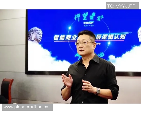 媒体人深度解析曾凡博被裁背后的商业逻辑与情感冲突 媒体人深度解析曾凡博被裁背后的商业逻辑与情感冲突