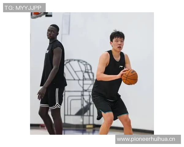 哈利伯顿称赞杨瀚森传球能力强调他能迅速适应NBA比赛节奏 哈利伯顿称赞杨瀚森传球能力强调他能迅速适应NBA比赛节奏