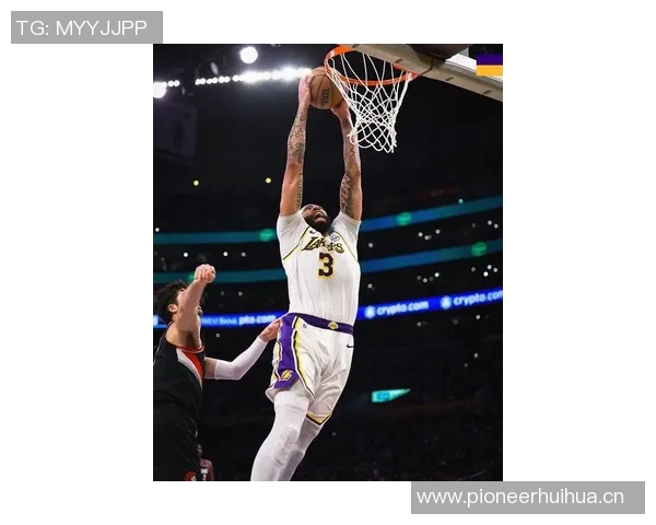 浓眉小试牛刀上半场表现抢眼贡献7分7篮板2盖帽展现强大实力