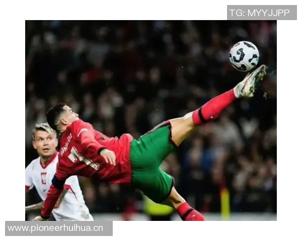 C罗与爱尔兰恩怨再起四年前挥手打人今肘击染红被罚下 C罗与爱尔兰恩怨再起四年前挥手打人今肘击染红被罚下