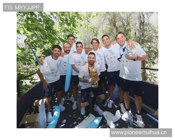 弗兰克盛赞梅西为最佳球员期待罗德里未来成为顶级教练