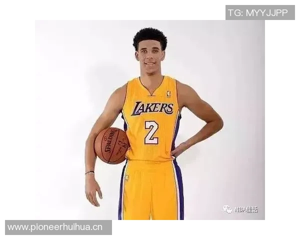 NBA官推祝朗佐鲍尔28岁生日快乐健康打球愿他未来更加辉煌 NBA官推祝朗佐鲍尔28岁生日快乐健康打球愿他未来更加辉煌