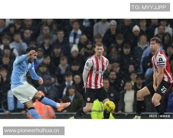 范佩西率队遭绝杀后卫失误引发怒火欧联杯六轮战绩惨淡