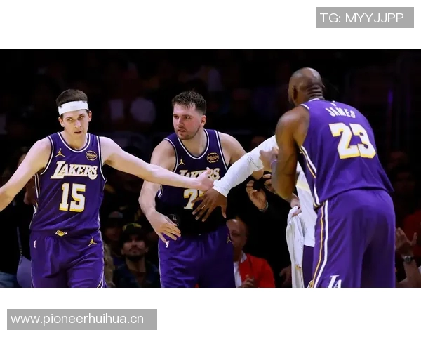 湖人外线防守崩溃全队被动不交易难以扭转攻强守弱局面