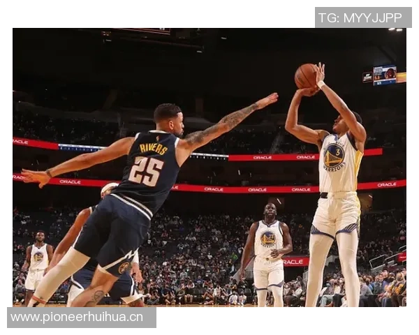 里德替补表现平平15投6中贡献15分7篮板1盖帽三分球命中率不佳