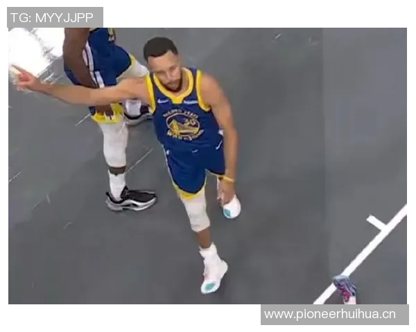 库里在奥兰多客场穿哈达威蓝喷引发球迷热议乱穿鞋时代来临