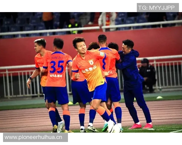 泰山小将齐千程亮相赛前发布会进入本轮中超比赛名单引关注