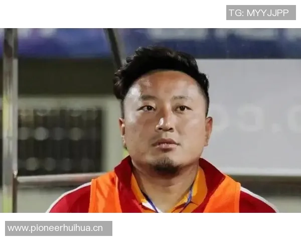 中国U17女足主帅王洪亮展望世界杯小组出线目标期待带给球迷新体验