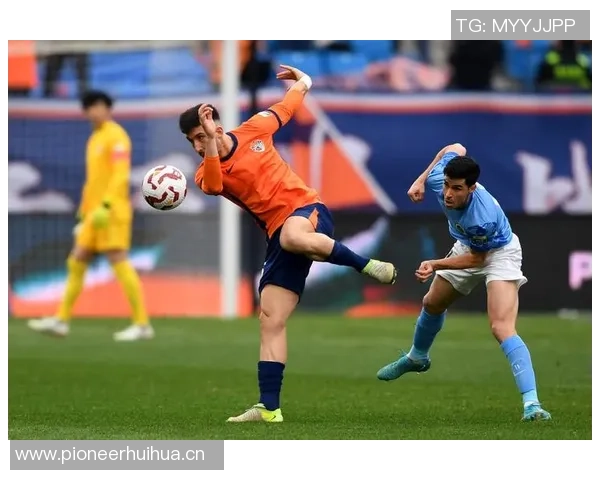 武汉三镇对阵深圳新鹏城半场战报埃杜加西亚再度破门杨一鸣遭遇红牌处罚