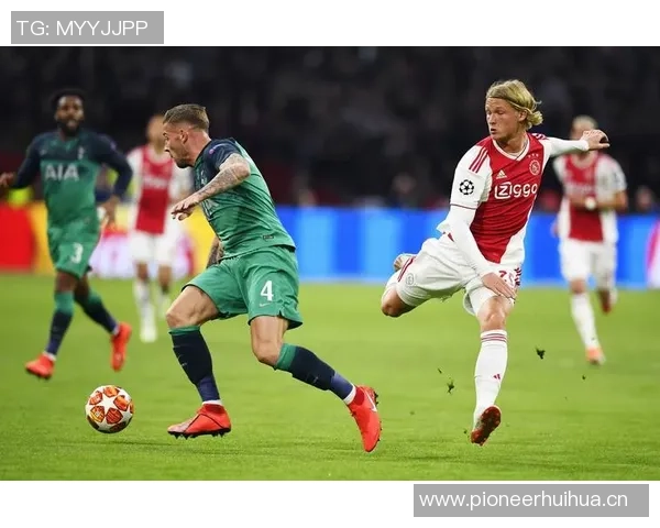 阿贾克斯惨遭欧冠0-3失利荷媒称总监欲邀滕哈赫重返执教