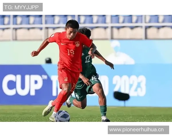 国足备战乌兹别克斯坦淘汰赛媒体人强调全神贯注是关键